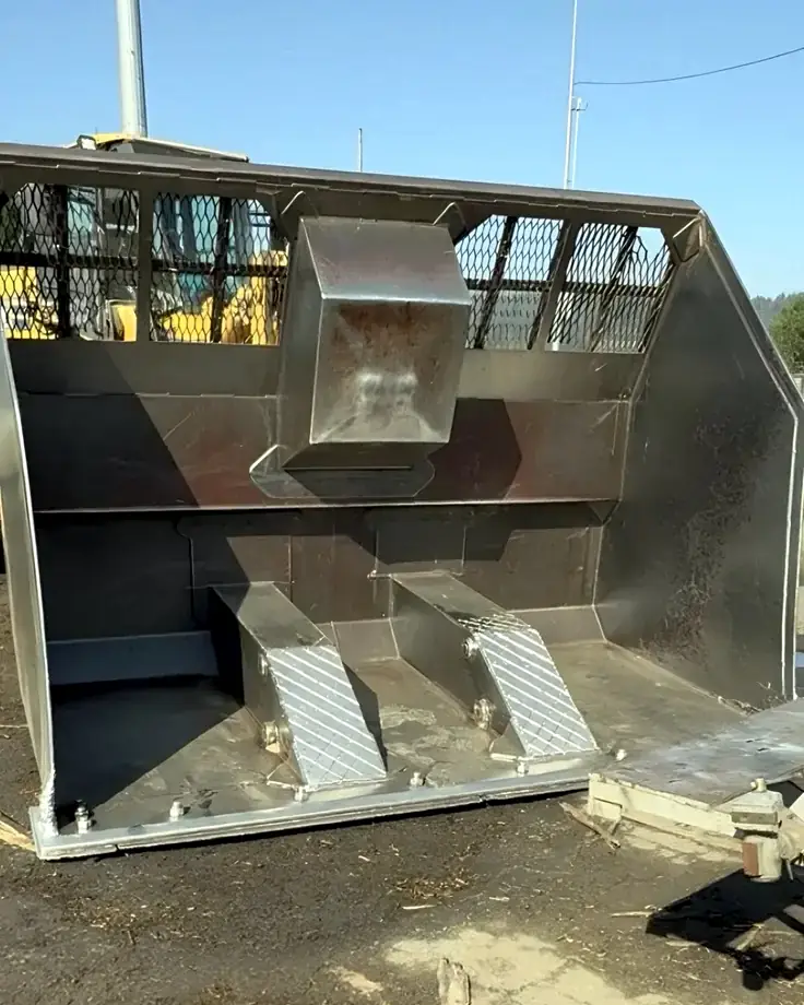 Excavator bucket Neal repaired on a job site